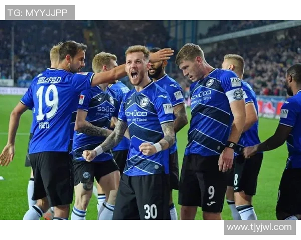 中部海岸海员与西方联的激烈对决展现足球魅力与团队精神