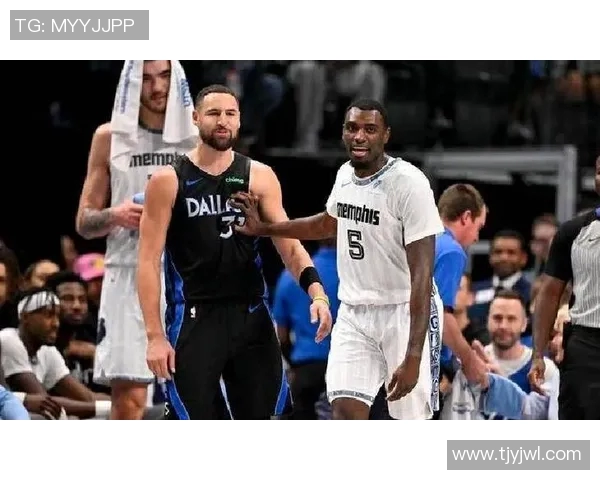 威少与莫兰特的对决谁能在赛场上更胜一筹引发球迷热议