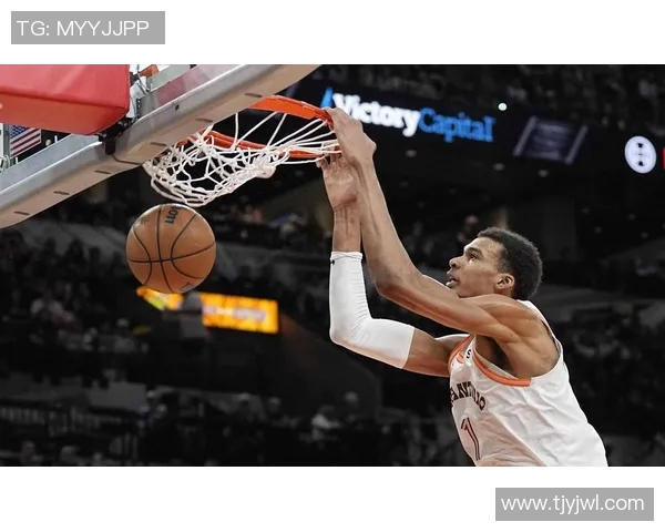 文班亚马新秀赛季表现惊艳场均20分10篮板3盖帽引领同届球员