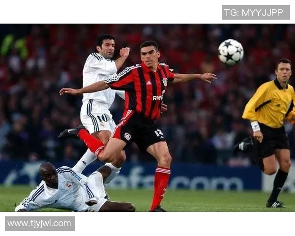 汉堡与门兴激战正酣比分揭晓精彩瞬间回顾与分析 汉堡与门兴激战正酣比分揭晓精彩瞬间回顾与分析