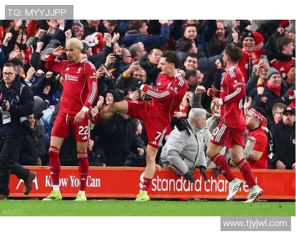 昨晚布莱克浦与查尔顿激战正酣双方争夺关键积分精彩纷呈