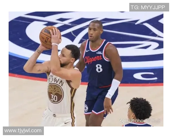 洛杉矶快艇与金州勇士激战正酣谁能在NBA赛场上笑到最后