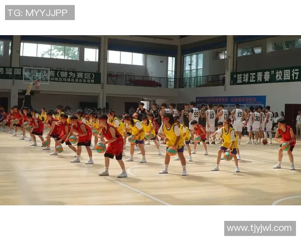 篮球明星在赛场上奋力奔跑展现激情与梦想的无限可能